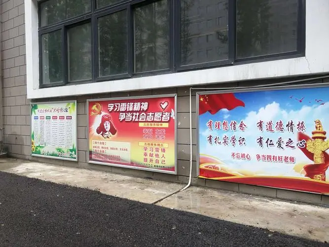 以社會(huì)主義核心價(jià)值觀引領(lǐng)校園文化建設(shè)