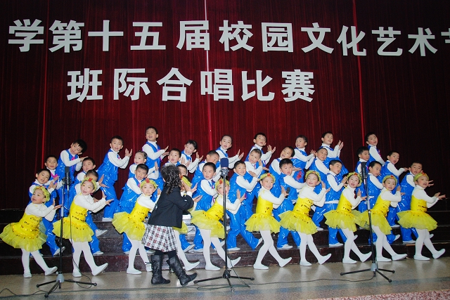 和諧校園文化建設(shè)需要注重軟環(huán)境建設(shè)，堅(jiān)持以人為本